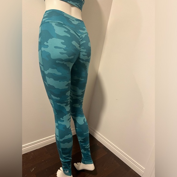 Bombshell Sportswear Green Camo Set - Picture 10 of 12